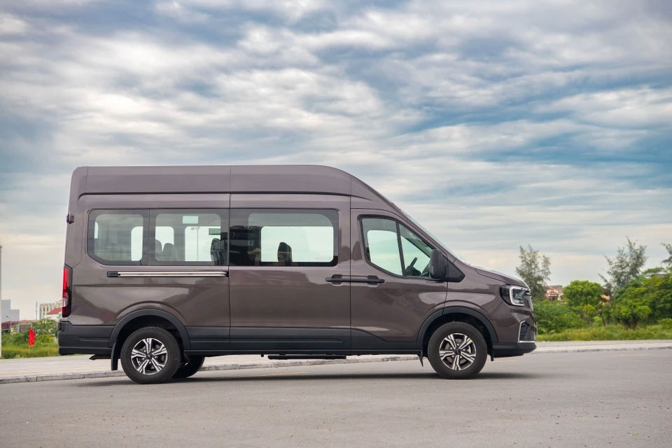 FORD TRANSIT 2024 MỚI