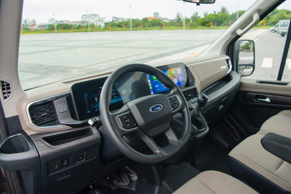 FORD TRANSIT 2024 MỚI