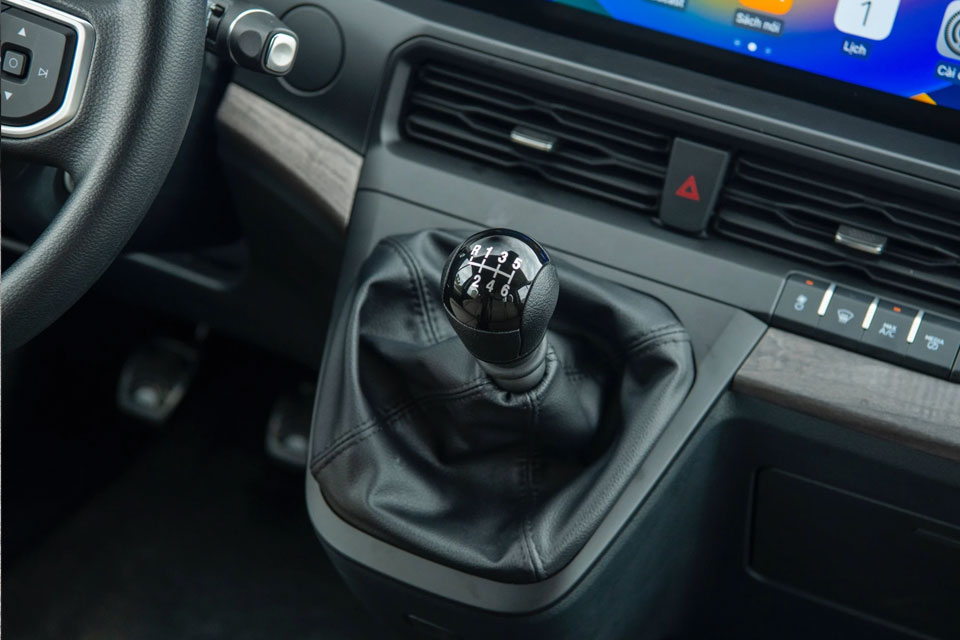 FORD TRANSIT 2024 MỚI